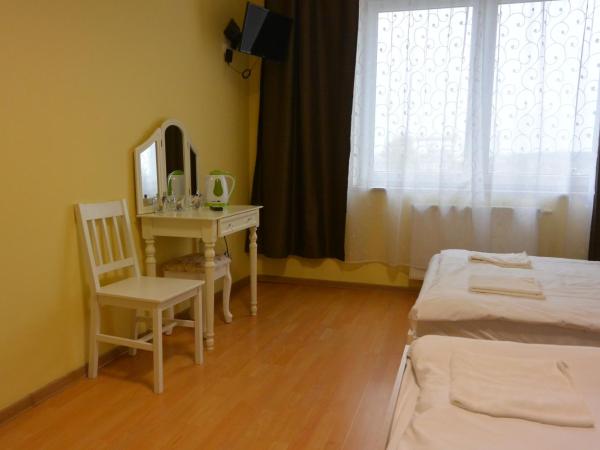 Hostel DV Morski - z prywatnymi łazienkami : photo 9 de la chambre chambre triple avec salle de bains