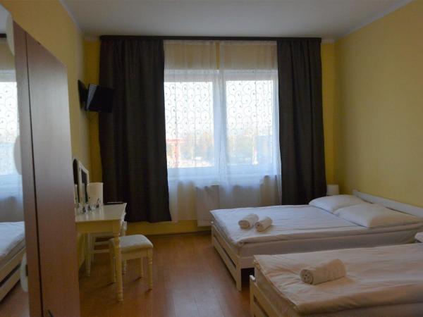Hostel DV Morski - z prywatnymi łazienkami : photo 10 de la chambre chambre triple avec salle de bains