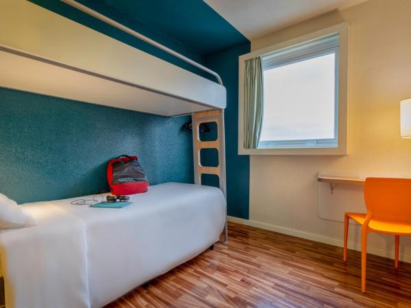 ibis budget SP Centro Sao Joao : photo 8 de la chambre standard room with bunk bed and one single bed