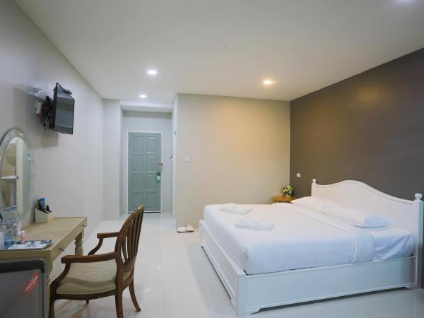 Phuket Nonnita Boutique Resort - SHA Plus : photo 8 de la chambre chambre lit king-size deluxe