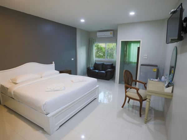 Phuket Nonnita Boutique Resort - SHA Plus : photo 5 de la chambre chambre lit king-size deluxe