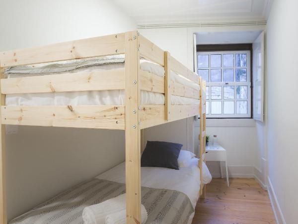 Epic Days Guest House : photo 3 de la chambre chambre familiale avec salle de bains privative