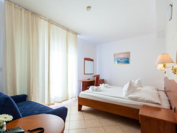 Hotel Adria : photo 4 de la chambre chambre double ou lits jumeaux - vue sur mer