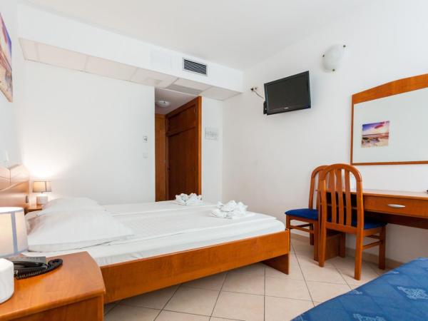 Hotel Adria : photo 9 de la chambre chambre double ou lits jumeaux