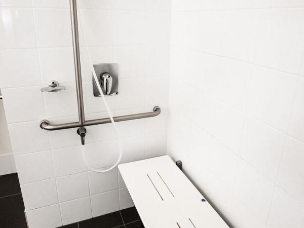 Shoreline Hotel : photo 1 de la chambre chambre lits jumeaux pour personnes à mobilité réduite