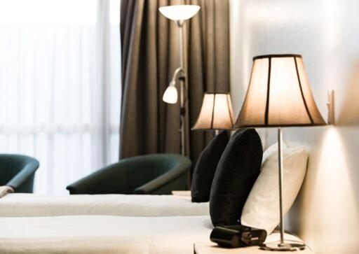 Shoreline Hotel : photo 4 de la chambre chambre lits jumeaux pour personnes à mobilité réduite