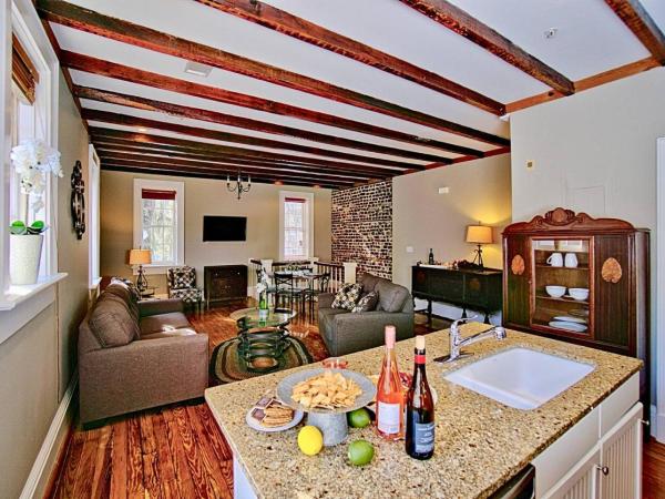 Comfy Carriage House Steps from the River : photo 5 de la chambre maison 1 chambre