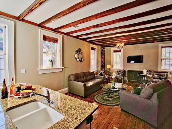 Comfy Carriage House Steps from the River : photo 10 de la chambre maison 1 chambre