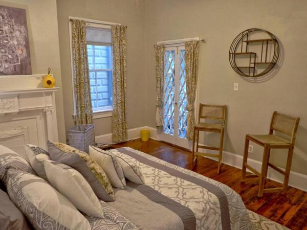 Beautiful 6 Bed, 5 Bath Historic Savannah Home : photo 8 de la chambre maison 5 chambres