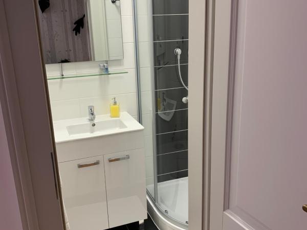 Great place near city centre : photo 4 de la chambre chambre double deluxe avec douche