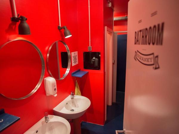 Stay Swanky Hostel : photo 4 de la chambre lit superposé dans dortoir de 11 lits