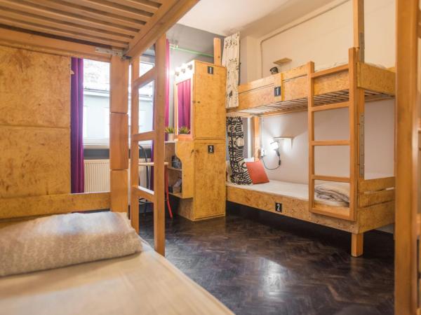 Stay Swanky Hostel : photo 1 de la chambre lits superposés dans dortoir pour femmes de 6 lits