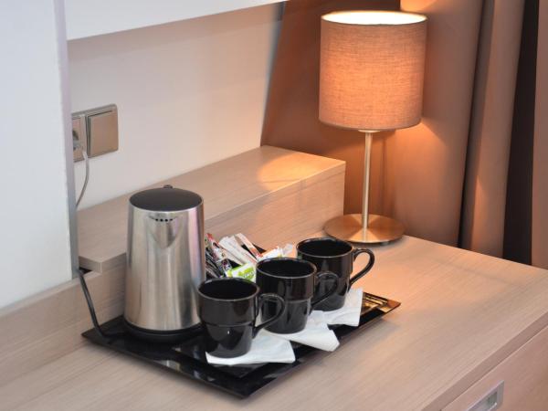 Hotel Aura Design & Garden Pool : photo 3 de la chambre suite junior avec accès piscine