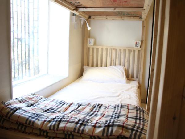 NAMASTEY MUMBAI BACKPACKERS : photo 3 de la chambre lit dans dortoir mixte de 6 lits