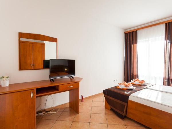 Guesthouse Villa Adria : photo 3 de la chambre chambre deluxe double ou lits jumeaux