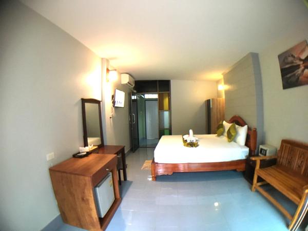 Srichada Hotel Khaolak - SHA Extra Plus : photo 7 de la chambre chambre double avec climatisation