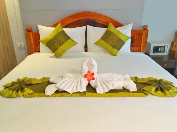 Srichada Hotel Khaolak - SHA Extra Plus : photo 4 de la chambre chambre double avec climatisation