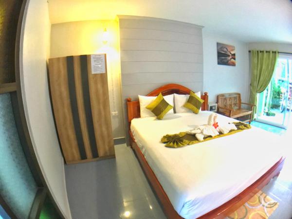 Srichada Hotel Khaolak - SHA Extra Plus : photo 5 de la chambre chambre double avec climatisation