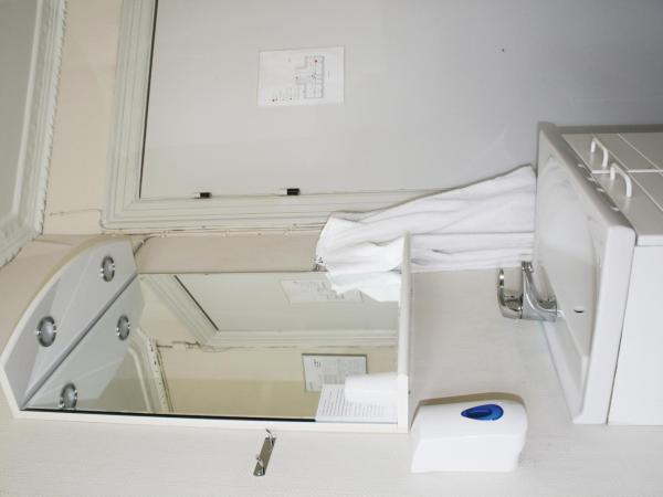 City Hotel Nebo : photo 4 de la chambre chambre double Économique avec salle de bains commune