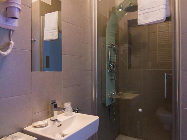 Garden Hotel : photo 5 de la chambre chambre double standard