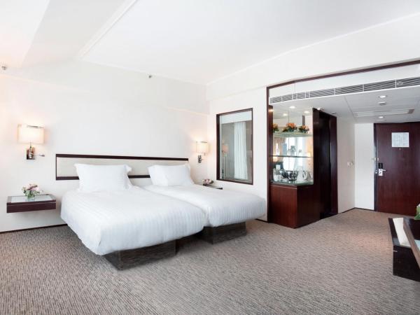 Regal Airport Hotel : photo 3 de la chambre chambre premier lit queen-size ou lits jumeaux