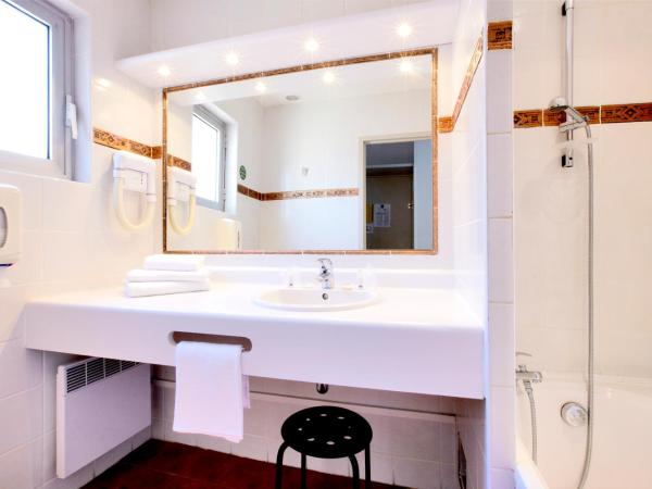 Kyriad Nimes Centre : photo 2 de la chambre chambre simple Économique 