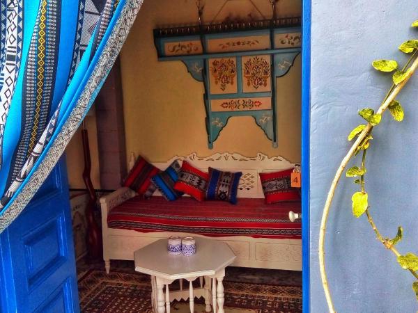 Dar Baaziz : photo 1 de la chambre chambre quadruple Économique avec salle de bains commune