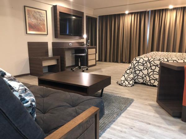 Econo Express Hotel : photo 8 de la chambre suite deluxe avec lit king-size
