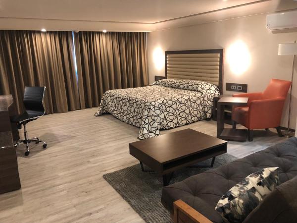 Econo Express Hotel : photo 7 de la chambre suite deluxe avec lit king-size