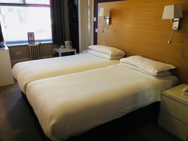 Hotel Celebrity Bournemouth East Cliff by Villare hotels : photo 5 de la chambre chambre lits jumeaux supérieure