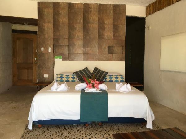 Maria's Kan Kin : photo 7 de la chambre chambre lit king-size - vue sur océan