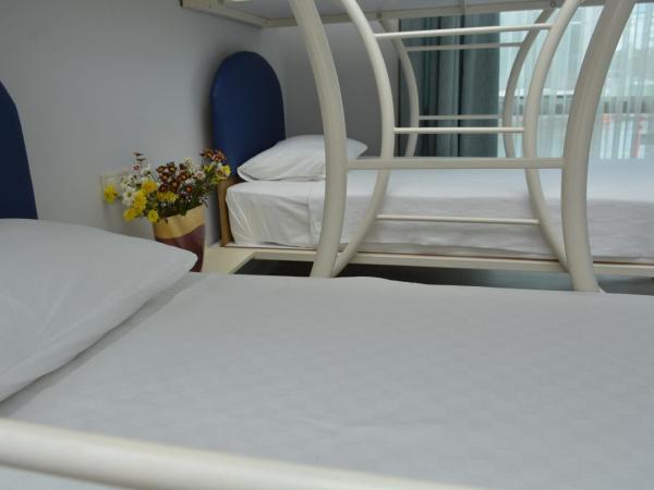 Nar Palace : photo 3 de la chambre chambre quadruple