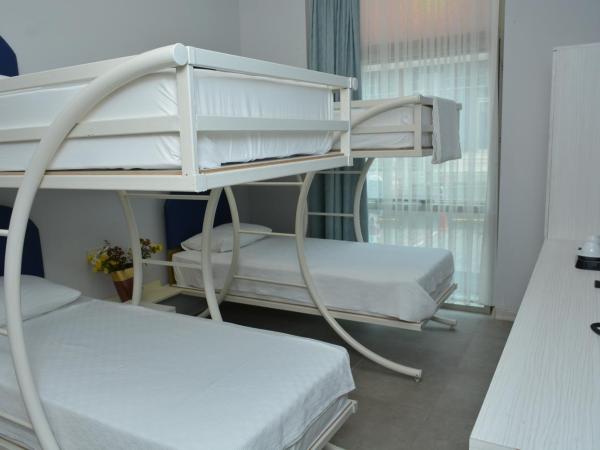 Nar Palace : photo 4 de la chambre chambre quadruple