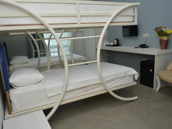 Nar Palace : photo 7 de la chambre chambre quadruple