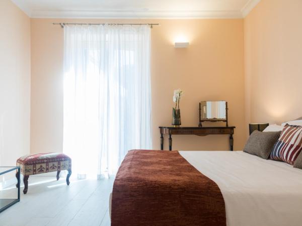 I Mori di Porta Nuova Suite & Terrace : photo 6 de la chambre chambre lit king-size avec balcon