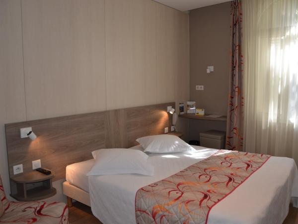 Hotel Le Revest : photo 4 de la chambre chambre familiale (2adultes + 1enfant)