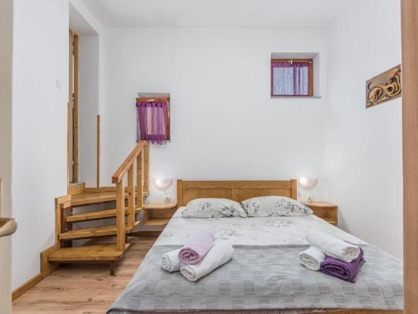 E-M Apartments with Private pool : photo 8 de la chambre appartement - vue sur piscine