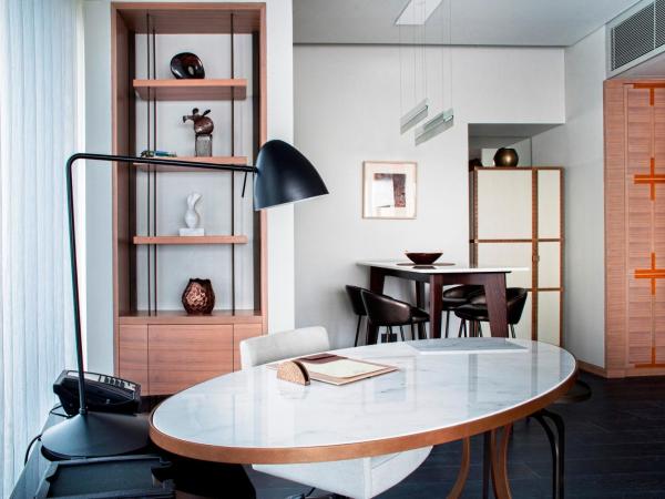 Fairmont Quasar Istanbul Hotel : photo 7 de la chambre grande suite 1 chambre avec balcon et accès au salon - vue sur mer