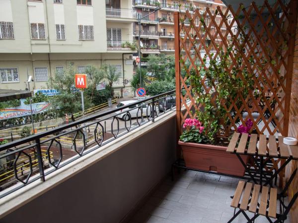 B&B Cuor Di Rione : photo 1 de la chambre suite junior avec balcon