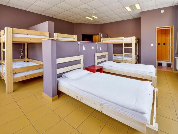 Plus Prague : photo 3 de la chambre lit superposé dans dortoir pour femmes
