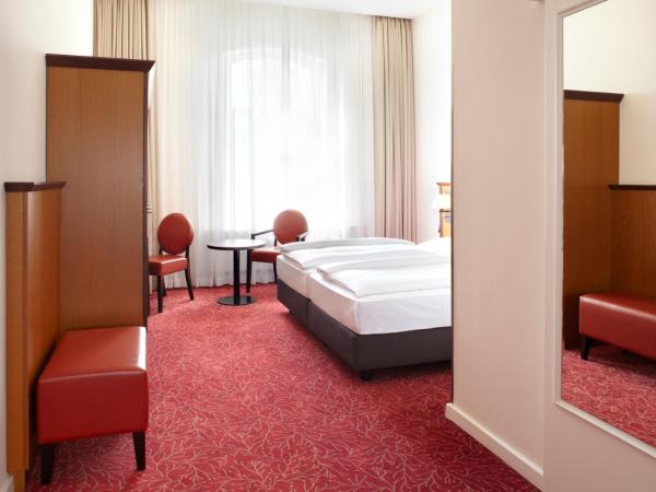 Hotel Hafen Hamburg : photo 1 de la chambre chambre double - commandant