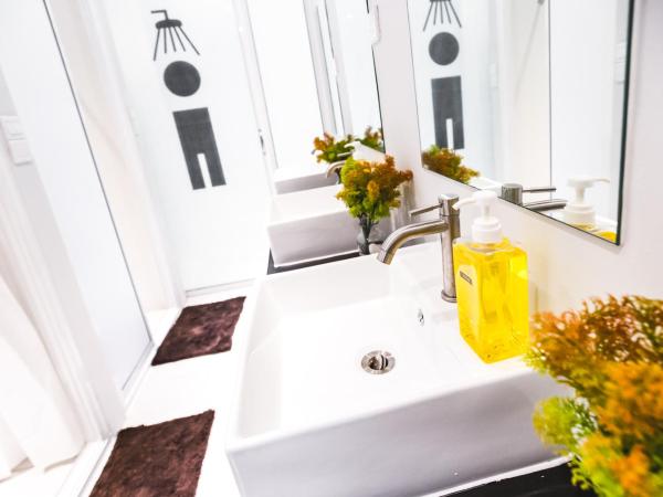 Vibrant Hostel : photo 5 de la chambre chambre standard lit queen-size