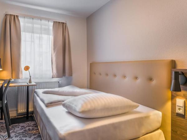 Signature Hotel Astoria : photo 3 de la chambre chambre lit queen-size 