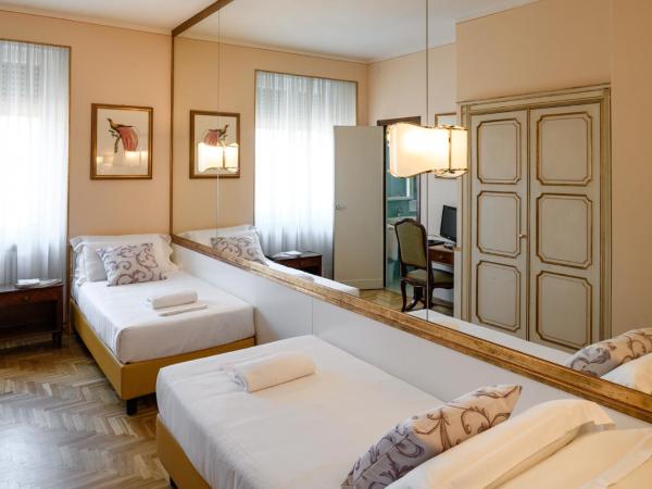 Hotel Continental : photo 6 de la chambre chambre triple
