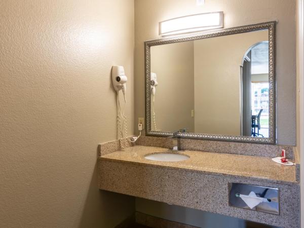 Super 8 Dallas-Mesquite : photo 4 de la chambre chambre avec 2 lits queen-size - fumeurs