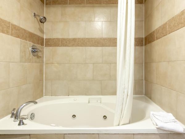 Super 8 Dallas-Mesquite : photo 4 de la chambre suite lit king-size - fumeurs