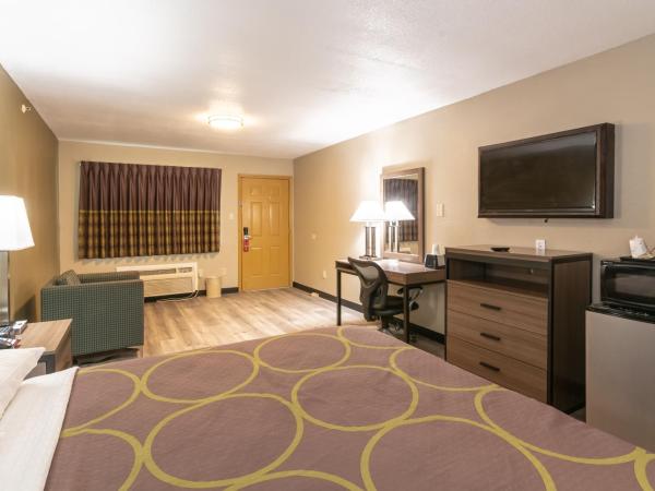 Super 8 Dallas-Mesquite : photo 1 de la chambre suite lit king-size - fumeurs