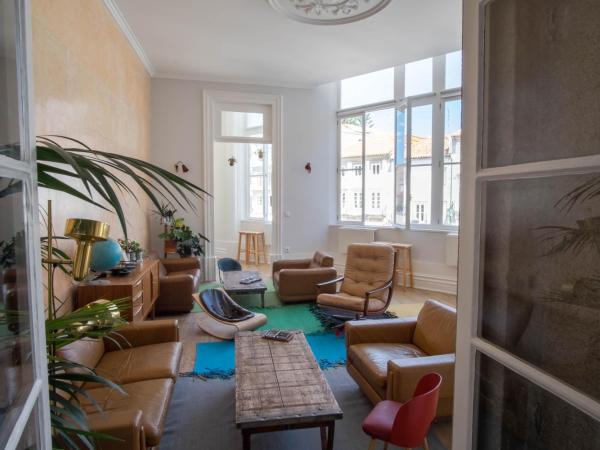 Dona Emília Guest House & Studio Apartment Building : photo 2 de la chambre maison 6 chambres