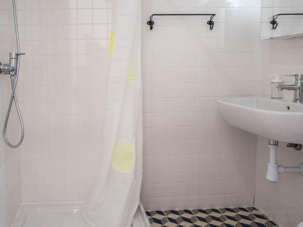 Dona Emília Guest House & Studio Apartment Building : photo 7 de la chambre suite with mountain views