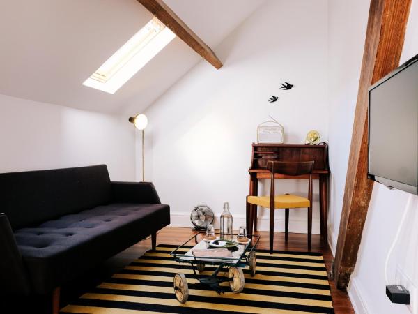 Dona Emília Guest House & Studio Apartment Building : photo 5 de la chambre suite with mountain views